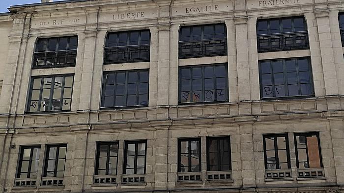 Déconstruction sélective au collège Truffaut à Lyon