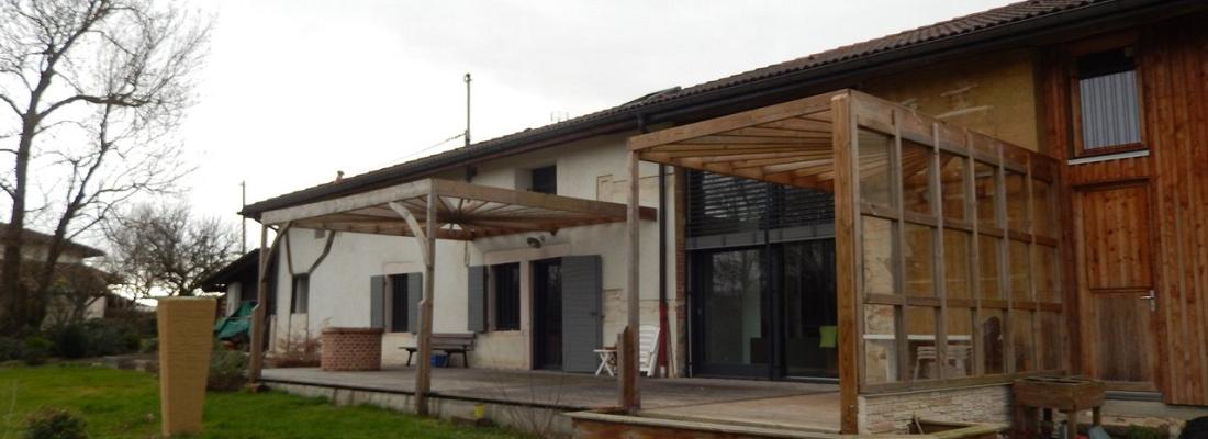 Transformation d'une ferme en pisé en maison individuelle