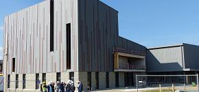 3 équipements (collège, gymnase et cinéma)