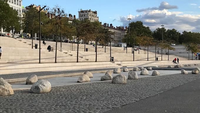 Berges du Rhône, rives de Saône : de la conception à l'usage