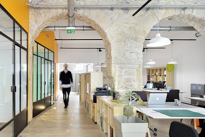 Visite de bureaux rénovés avec des biosourcés