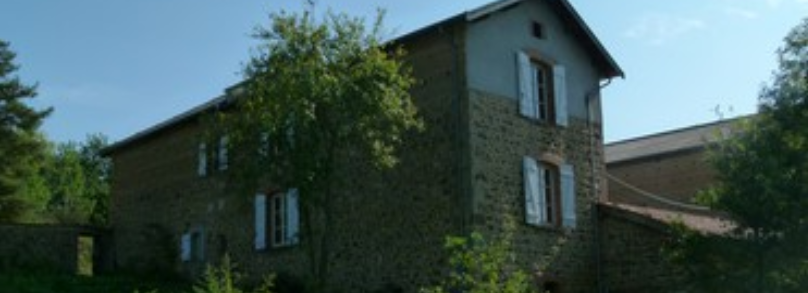 Ferme en pierre et pisé 